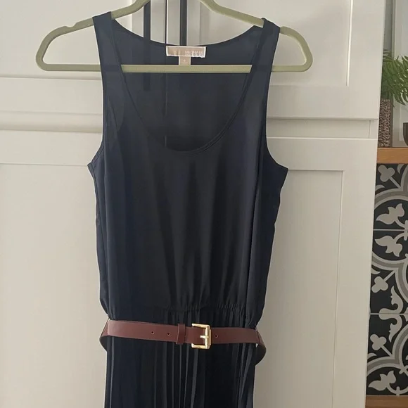 Classic Michael Kors pleated georgette Maxi Dress with Belt NWOT small - Picture 3 of 7